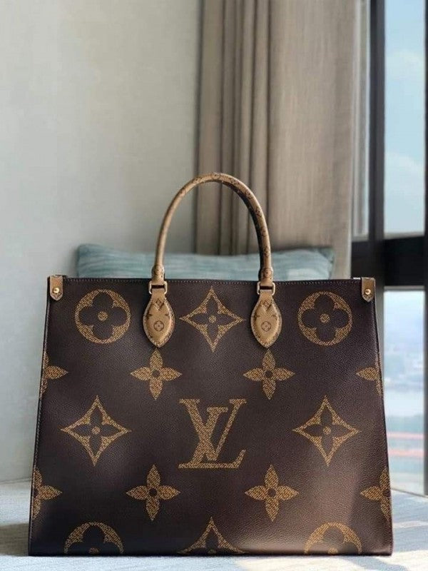 LOUI  S VUITTON ONTHEGO SHOULDER BAG