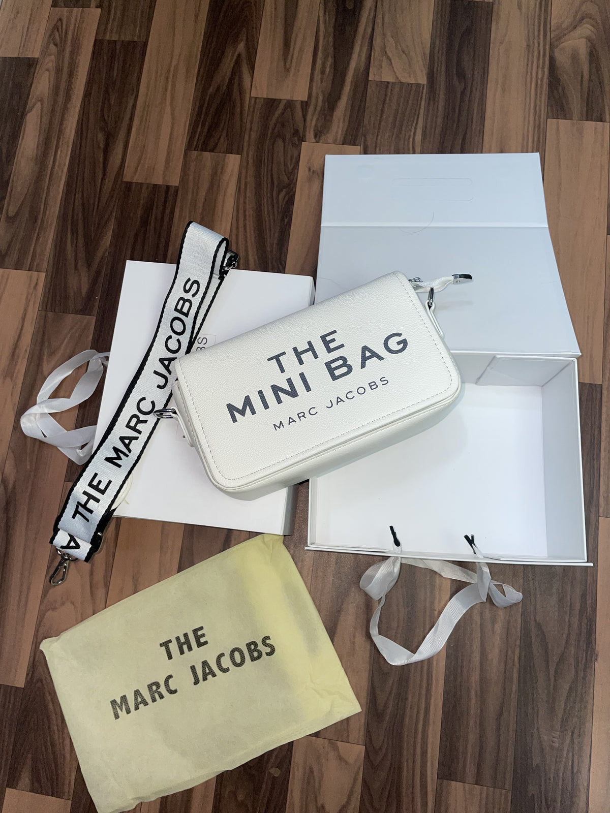 Marc jacobs The mini bag With dust bag and folding box 308