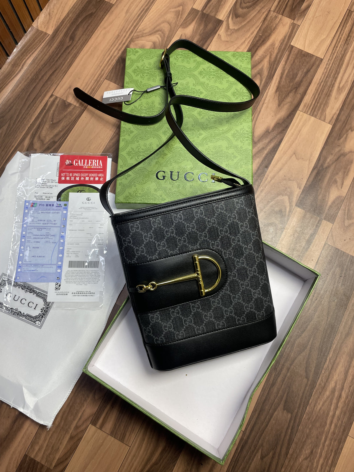 Gucc  i 73 unisex sidebody bag with og box 310