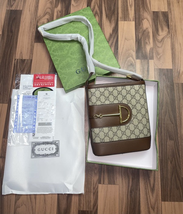 Gucc  i 73 unisex sidebody bag with og box 311