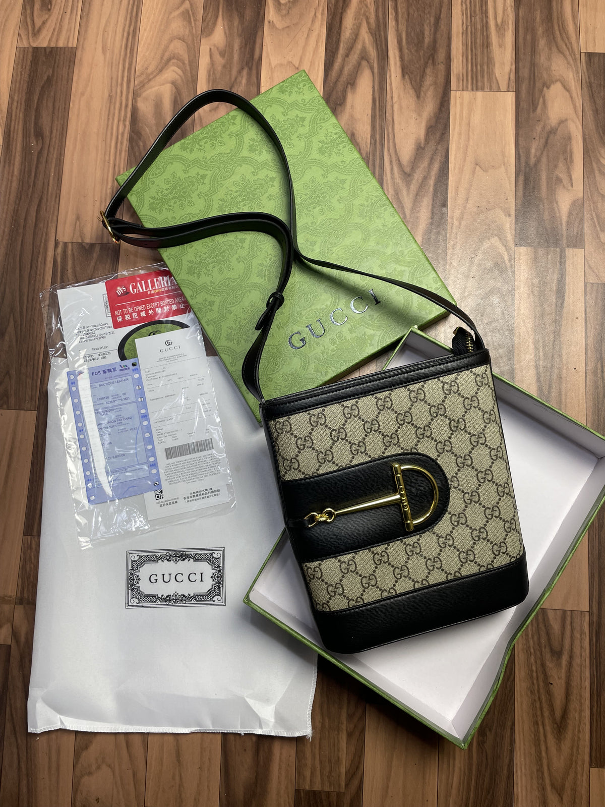 Gucc  i 73 unisex sidebody bag with og box 312