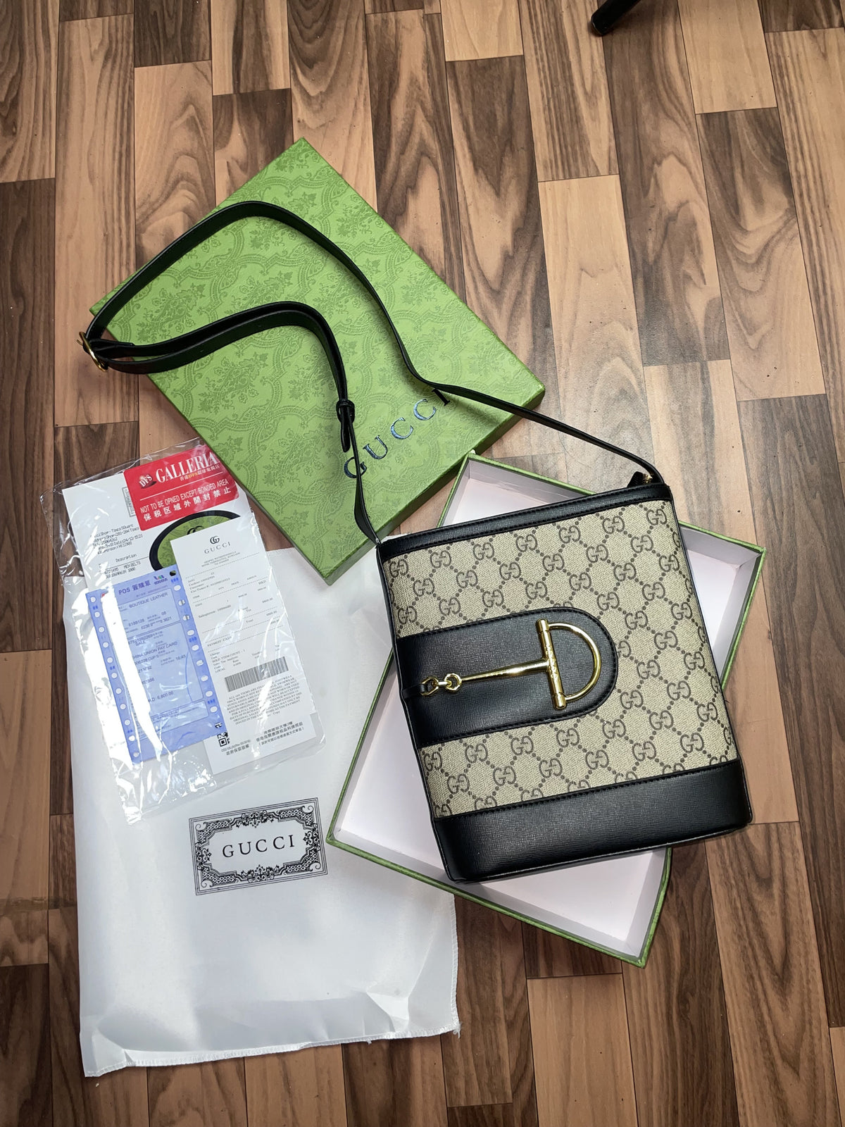 Gucc  i 73 unisex sidebody bag with og box 312