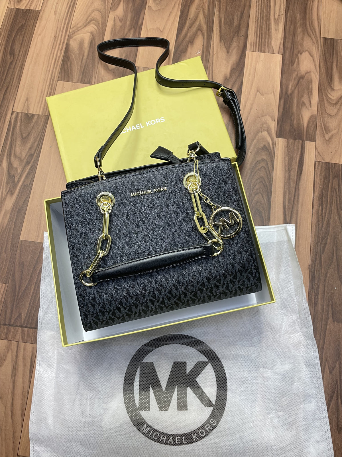 Michael  kors cynthia small signature logo satchel with box 316