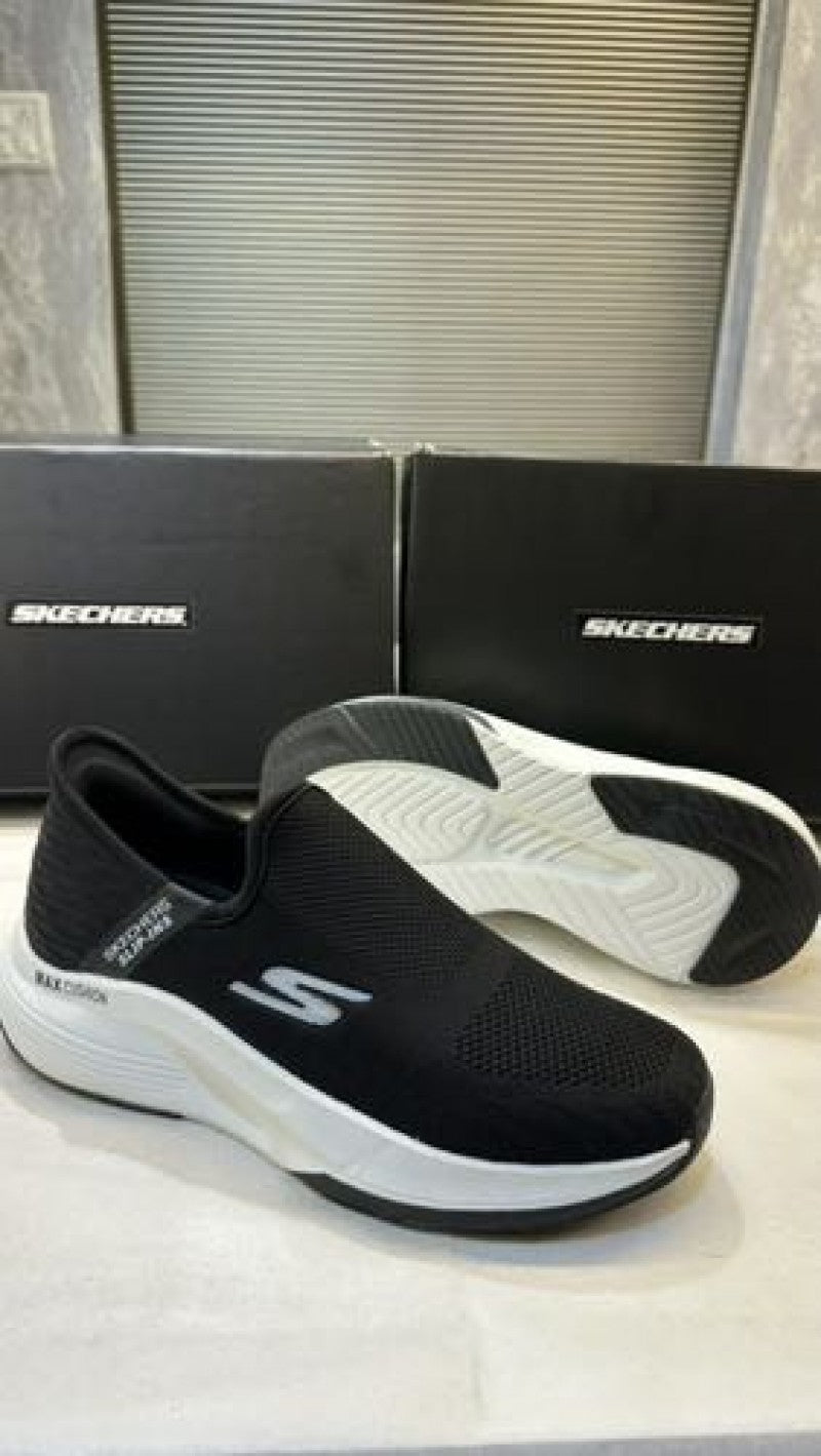 SKECHERS SLIP INS MAX CUSHIONING SUSPENSION Black white