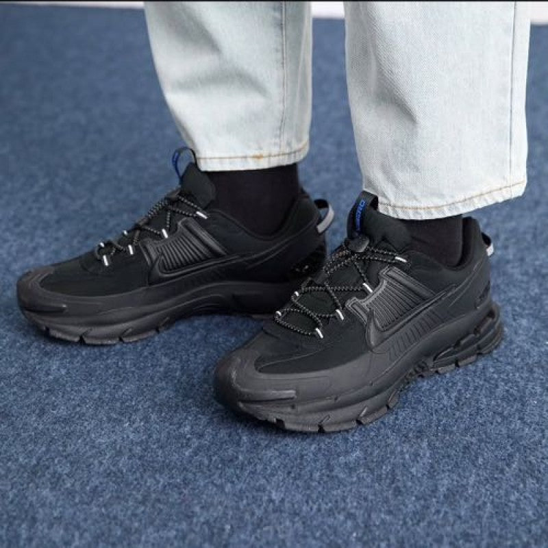 Nikee Zoom Vomero Roam triple Black