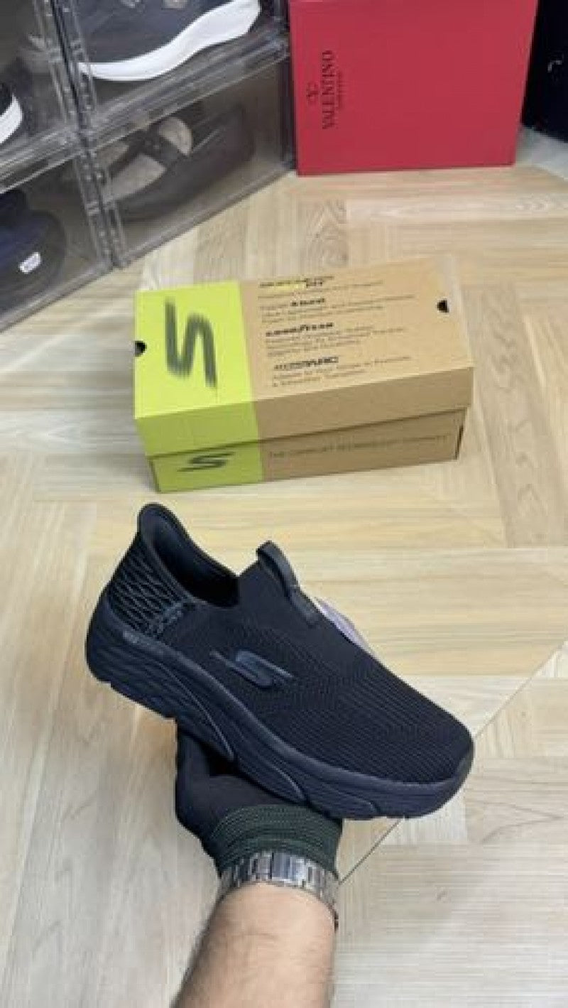 Skecher s slip in MAX CUSHION ALL BLACK