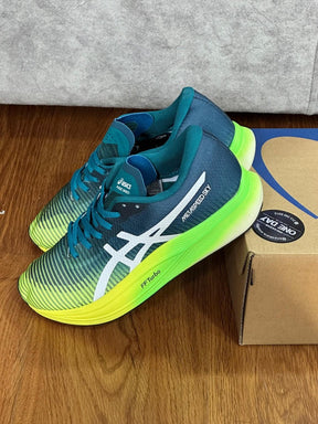 Asicss metaspeed sky running shoes