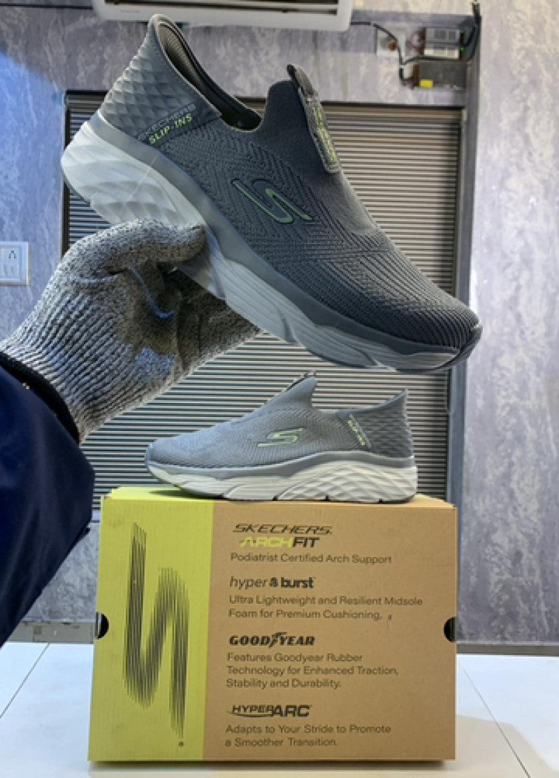 SKECHERS SLIP INS MAX CUSHIONING ADVANTAGEOUS