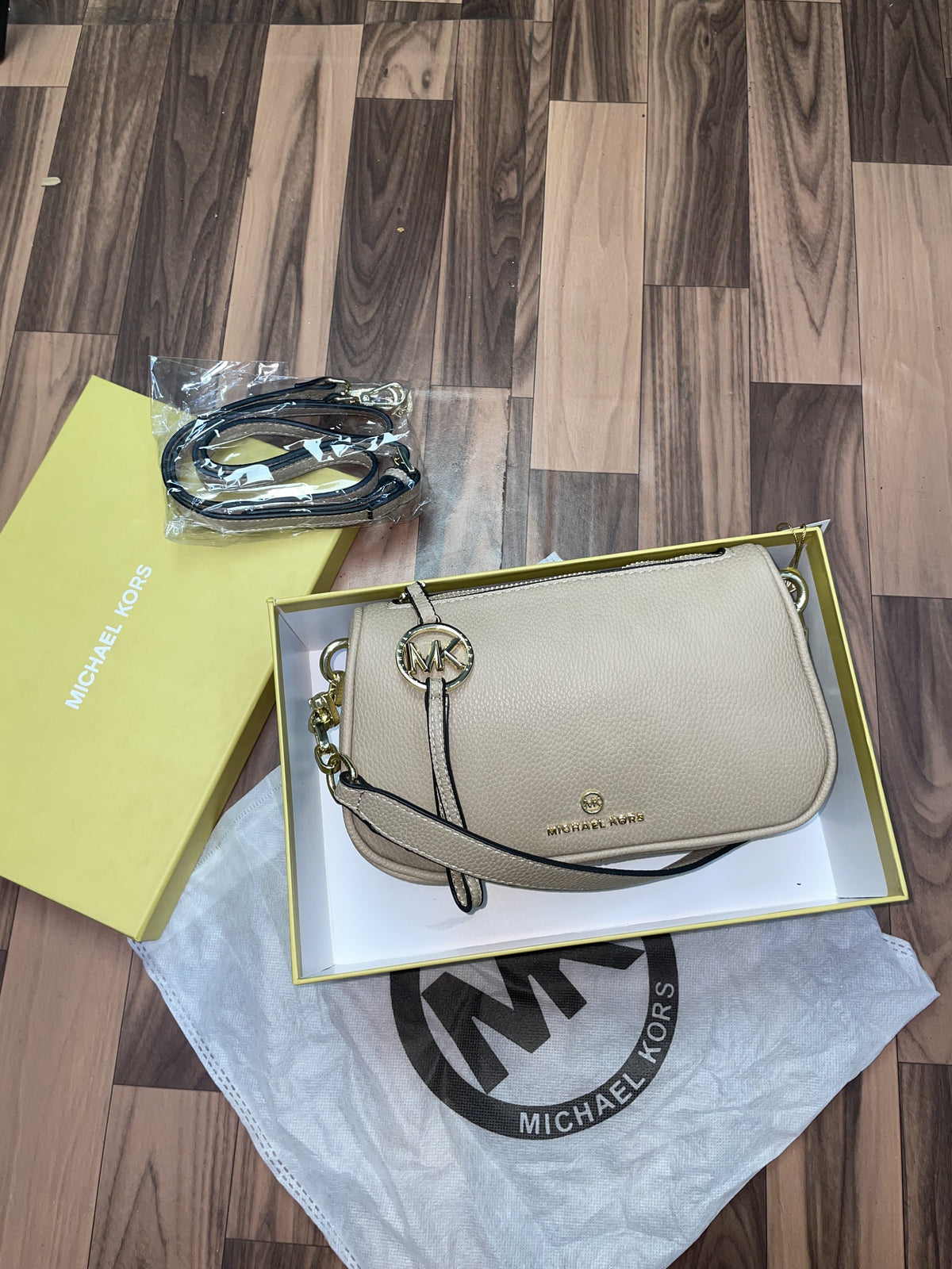 Michael  kors jet set charm bag with box 344
