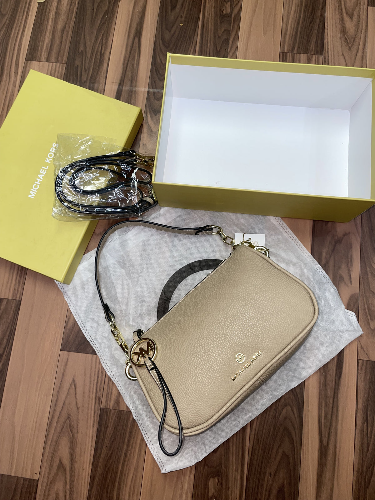 Michael  kors jet set charm bag with box 344