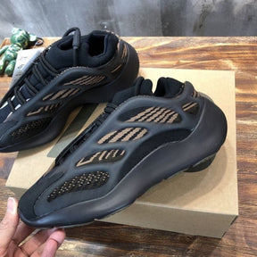 Adidass yeezy boost 700 v3 Clay Brown
