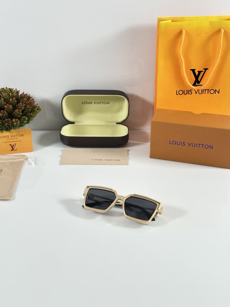 Louis Vuitton 139 Gold Black