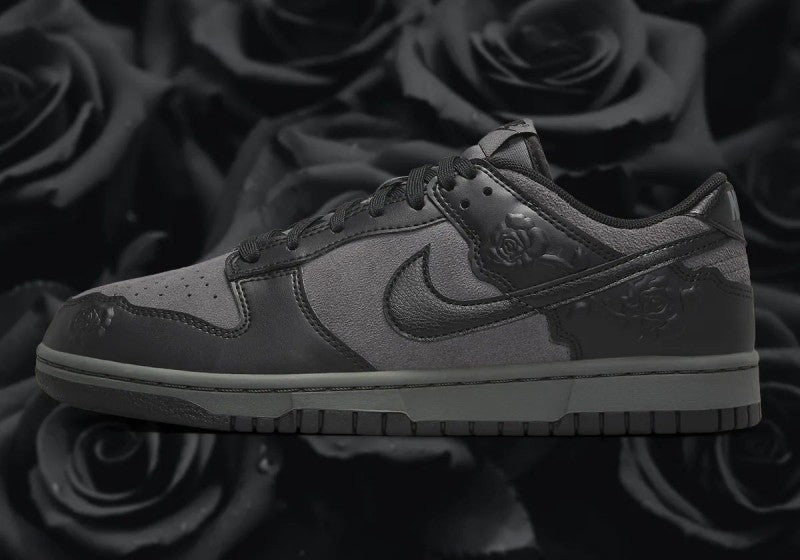 nikkee dunk low black roses