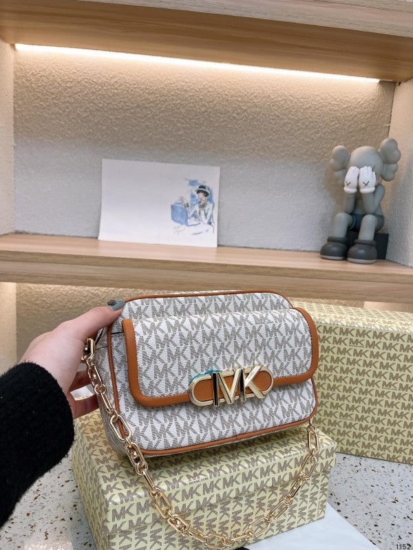Michael  Kors  Parker  camera  Bag  With  OG  Box  &  Dust  Bag  100830 Beige