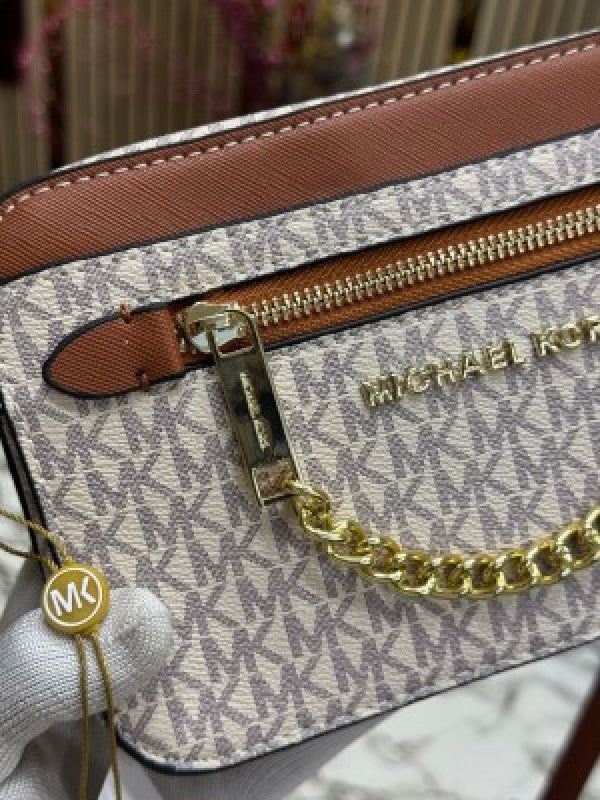 Michael  Kors  Jet  Set  Camera  Crossbody  With  Sling  With  OG  Box  And  Dust  Bag  (10399  Beige)