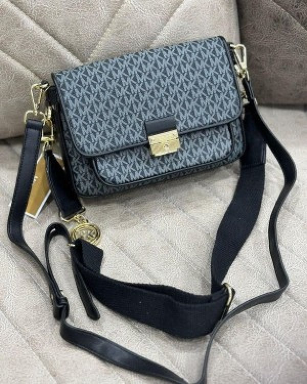 Michael  Kors  Bradshaw  Cross  Body  Bag  With  OG  Box  (22001 Black)