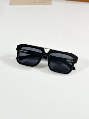 Louis Vuitton 121 Gold Black