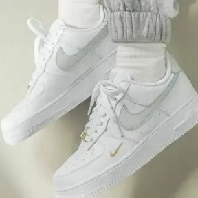 .nike Airforce 1 mini gold
