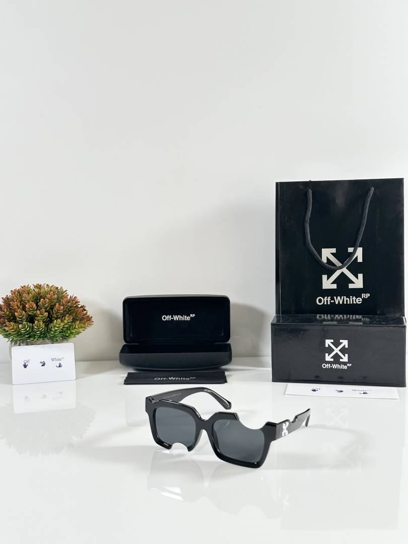 Off White 8919 Black