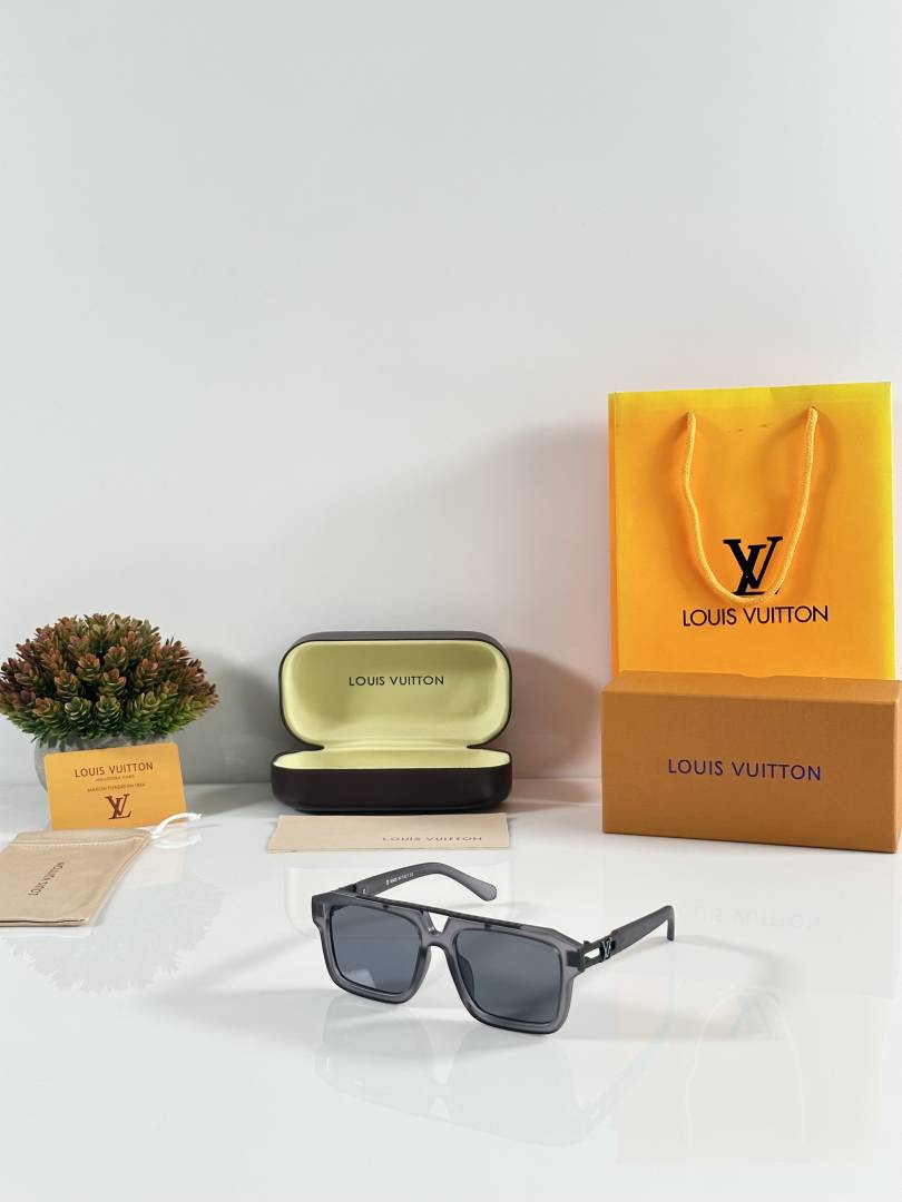 Louis Vuitton 121 Grey