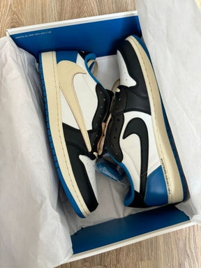 Air Jordan RETRO 1 X TRAVIS SCOTT FRAGMENT SEMI UA