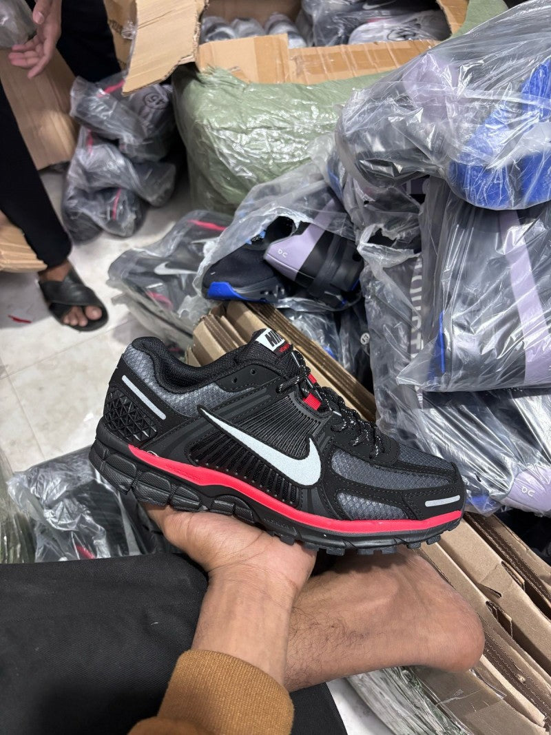 Nikee Zoom Vomero 5 "Bred Black" #575