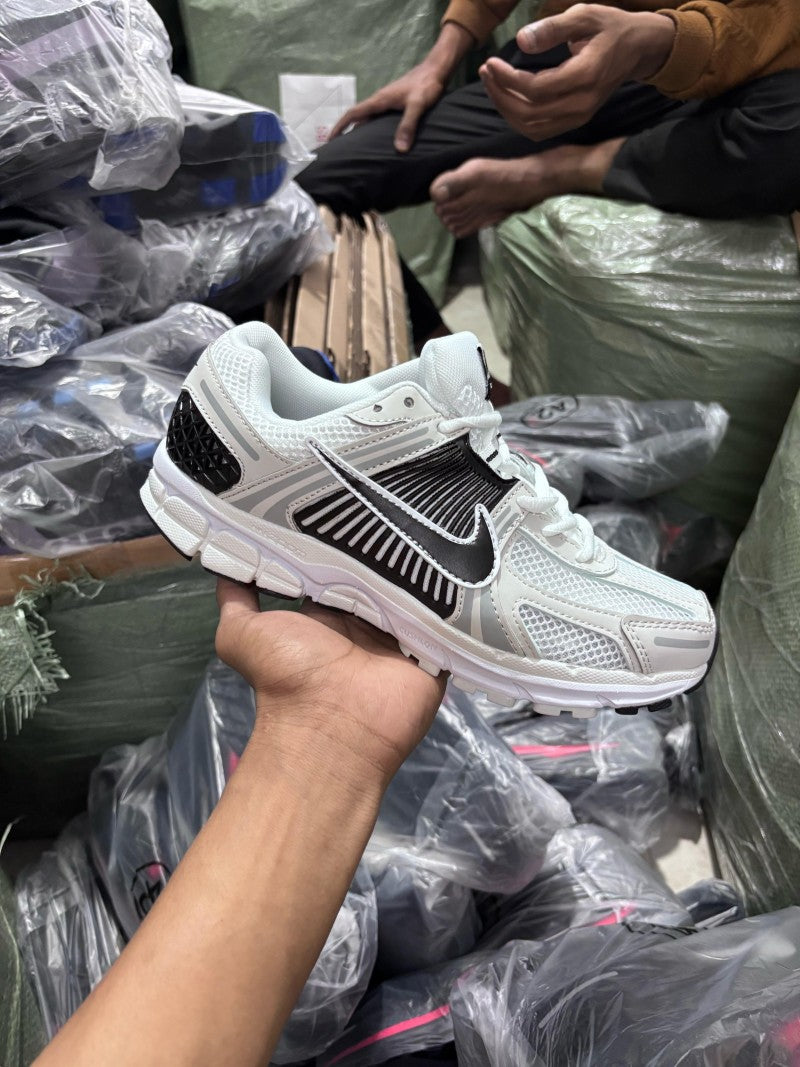 Nikee Zoom Vomero 5 "Panda" #576