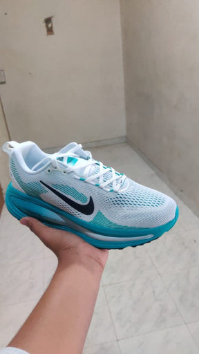 Nikee Vomero 18 Dusty Cactus