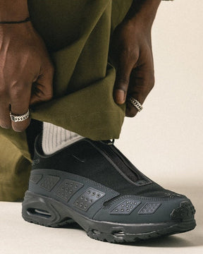 Nik ee AirMax SNDR GORE TEX Black and Dark Smoke Grey 153