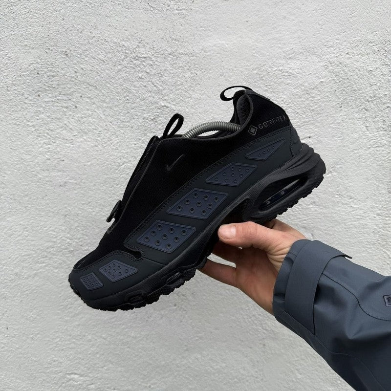 Nik ee AirMax SNDR GORE TEX Black and Dark Smoke Grey 153