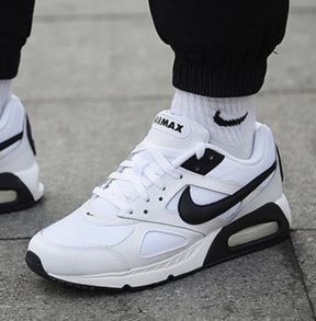 Nik ee AirMax IVO White Black 134