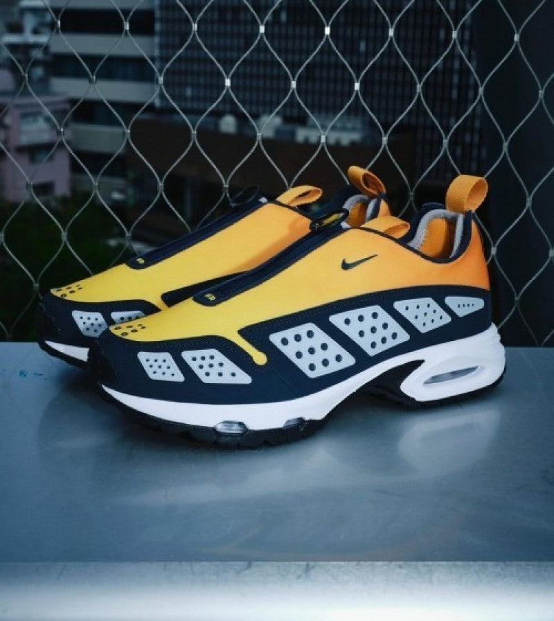 Nikee AirMax SNDR Canyon Gold