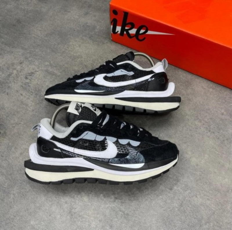 Sacai X Vaporwaffle Black White fix 1008
