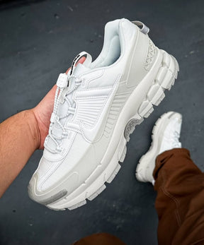 Nikee Zoom Vomero 5 Roam Light Bone