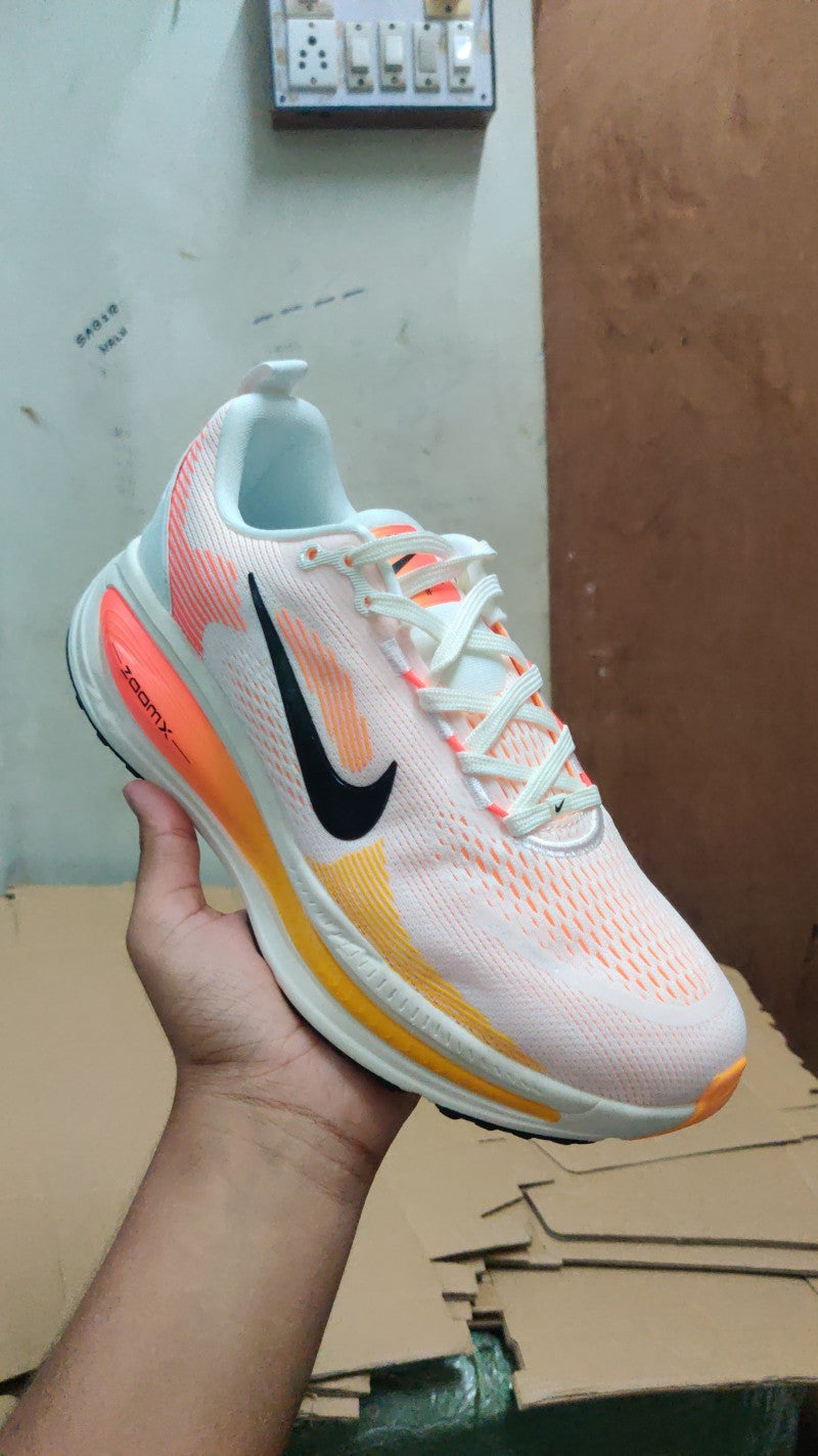 Nik.e Zoom Vomero 18 Sail Bright Crimson