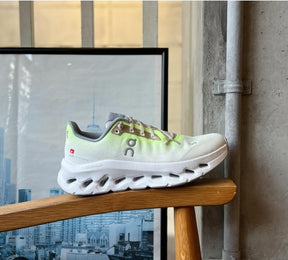 ON Cloud tilt Lime Ivory