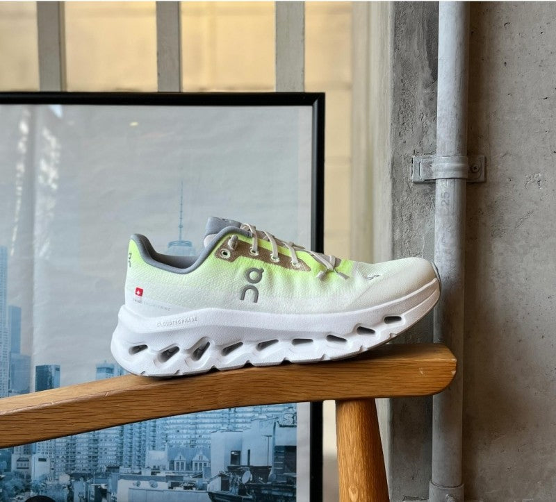 ON Cloud tilt Lime Ivory