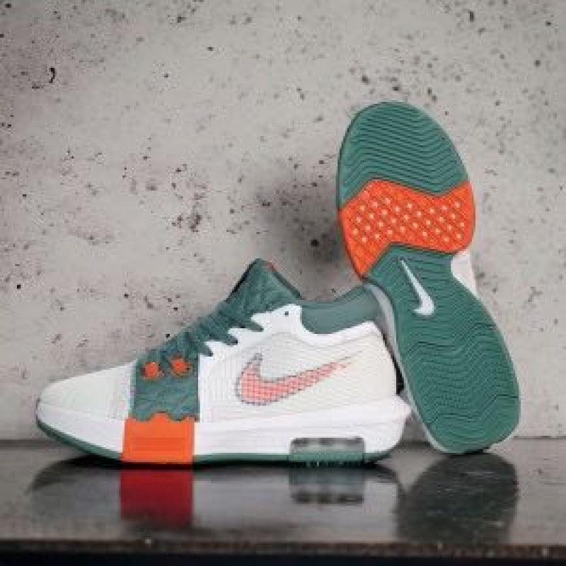 NIKE LEBRON WITNESS 8 BASKETBALL SHOES