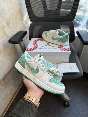 E Air jordan 1 low year of the snake 2025