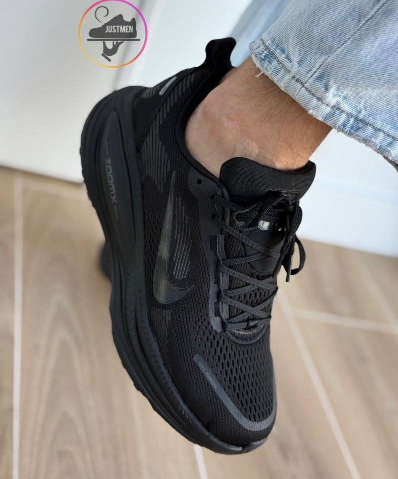 Nikee Vomero 18 "Triple Black" #641