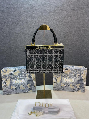 Christian Dio  R handbag with sling belt with box 409