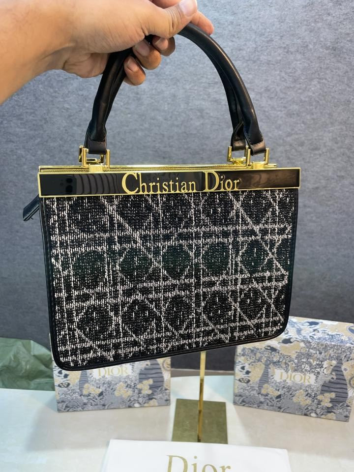 Christian Dio  R handbag with sling belt with box 409
