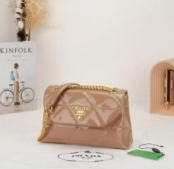 Prad  a leather spectrum shoulder bag with box 412