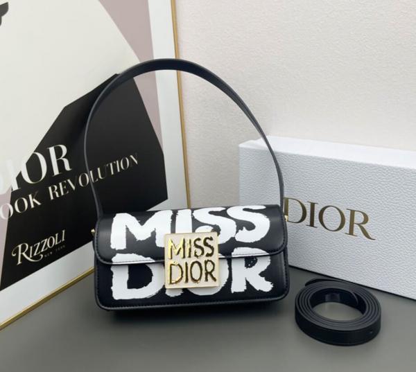 Christian Dio  r miss dio  r flap shoulderbag with extra belt & og box 438