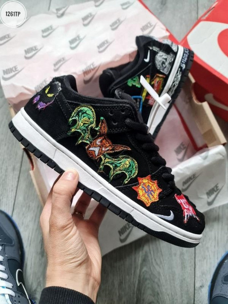 Nikee sb dunk low neckface