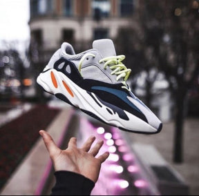Adida ss Yeezy 700 Wave Runner