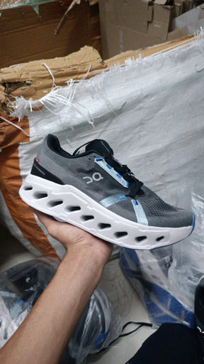 ON RUNNING CLOUD ECLIPSE GREY