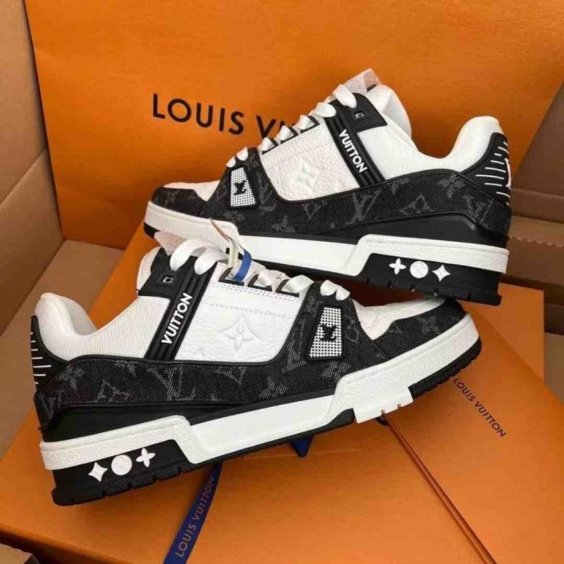 trainer black white