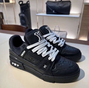 Louiss vuitton trainer all black