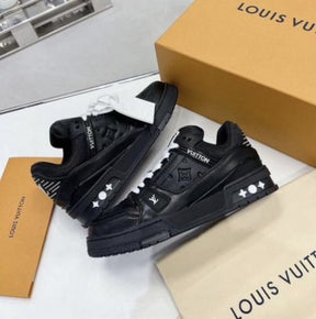Louiss vuitton trainer all black